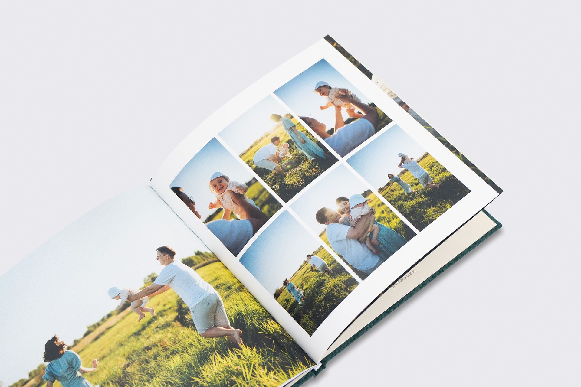 Квадратная фотокнига в изумрудном тканевом переплете