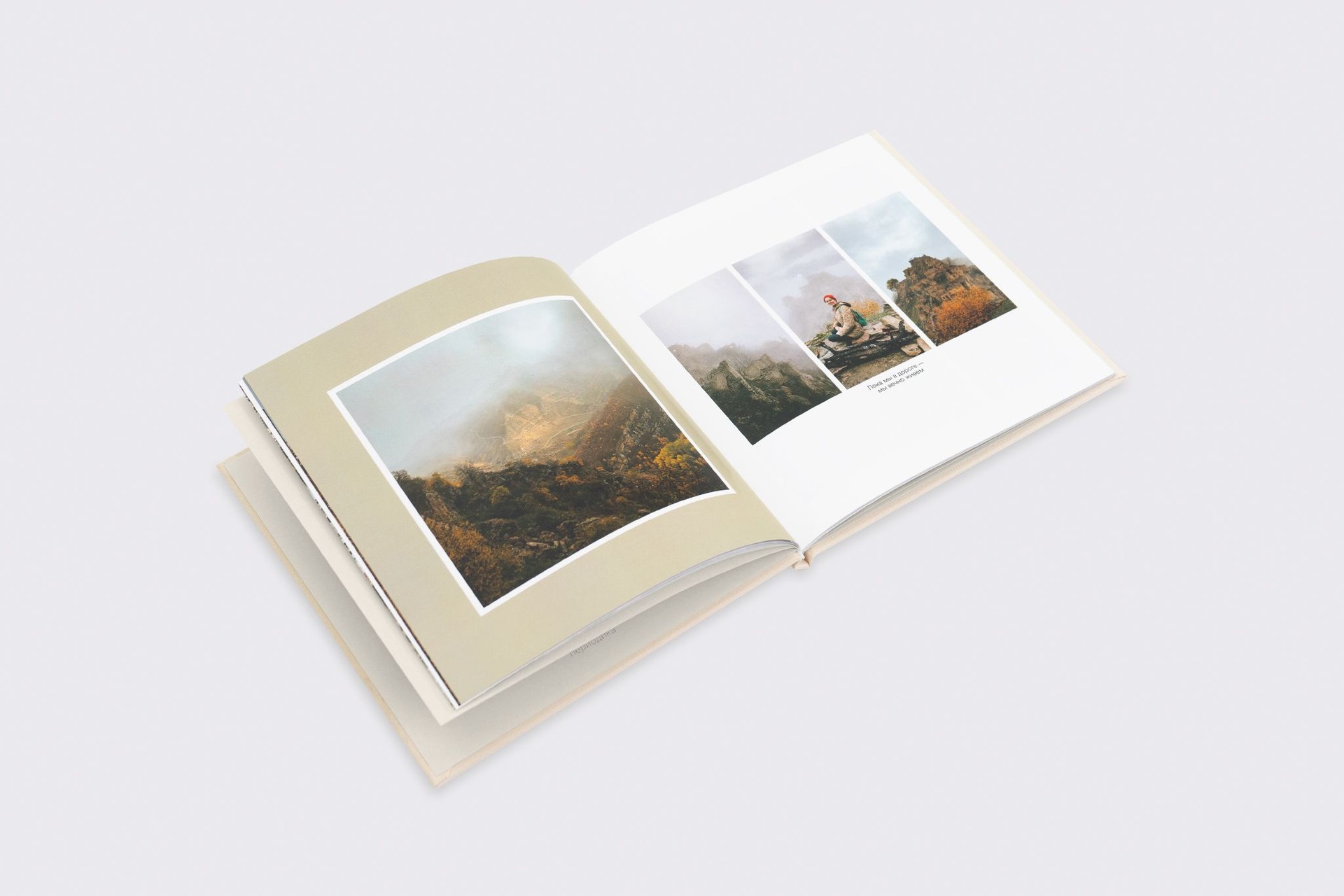Квадратная фотокнига в бежевом тканевом переплете