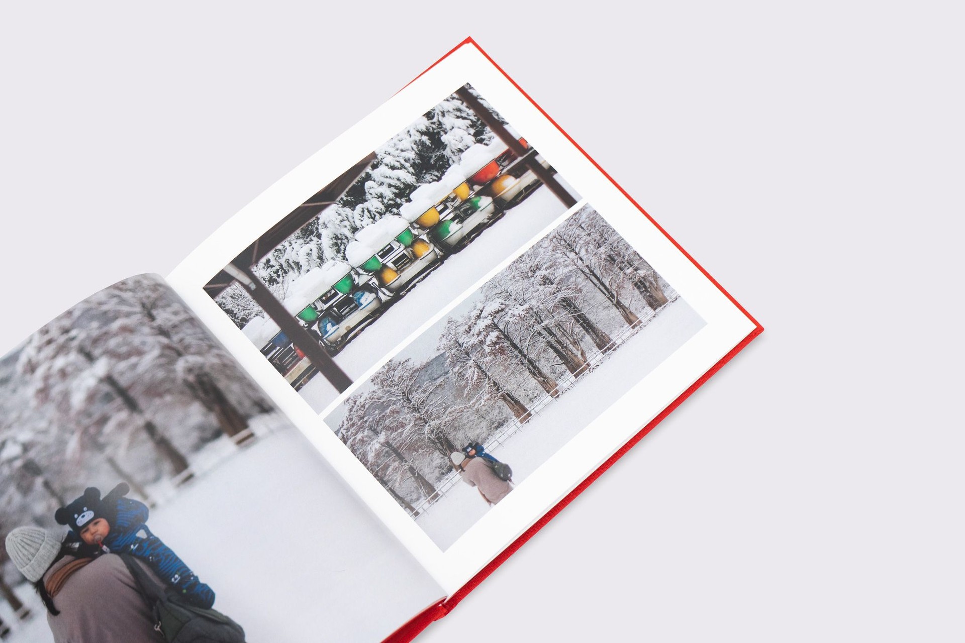 Квадратная фотокнига в красном тканевом переплете
